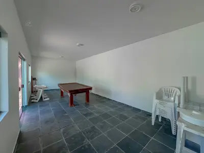 Casa - Térrea com piscina com 3 quartos (sendo 1 suite(s)) a 100,00 metros praia.