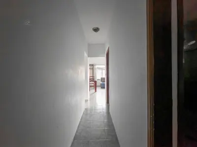 Casa - Térrea com Edícula com 2 quartos (sendo 1 suite(s)) a 550,00 metros praia.