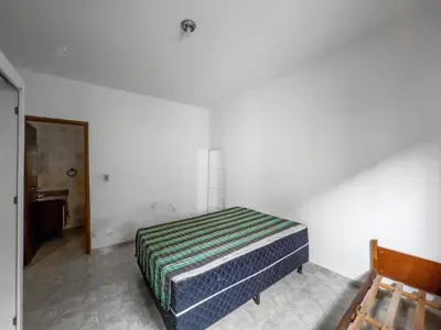 Casa - Térrea com Edícula com 2 quartos (sendo 1 suite(s)) a 550,00 metros praia.