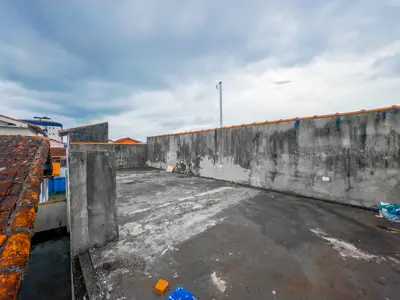 Casa - Térrea com Edícula com 2 quartos (sendo 1 suite(s)) a 550,00 metros praia.