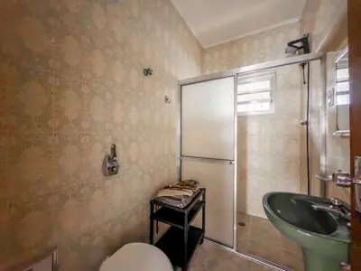 Casa - Térrea com Edícula com 2 quartos (sendo 1 suite(s)) a 550,00 metros praia.