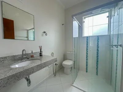 Casa - Sobrado com 4 quartos (sendo 4 suite(s)) a 1000,00 metros praia.