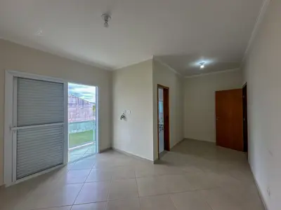 Casa - Sobrado com 4 quartos (sendo 4 suite(s)) a 1000,00 metros praia.