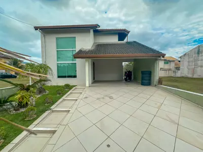 Casa - Sobrado com 4 quartos (sendo 4 suite(s)) a 1000,00 metros praia.