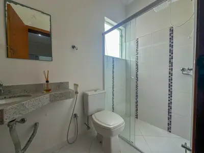 Casa - Sobrado com 4 quartos (sendo 4 suite(s)) a 1000,00 metros praia.