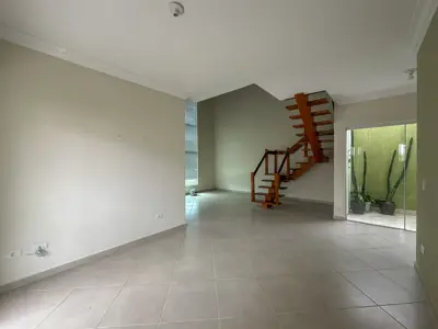 Casa - Sobrado com 4 quartos (sendo 4 suite(s)) a 1000,00 metros praia.