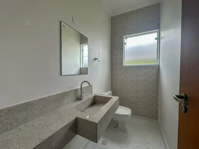 Casa - Sobrado com 4 quartos (sendo 4 suite(s)) a 1000,00 metros praia.