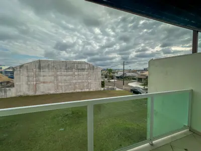 Casa - Sobrado com 4 quartos (sendo 4 suite(s)) a 1000,00 metros praia.