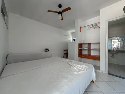 Kitnet - Ampla com 1 quartos  a 0,00 metros praia.