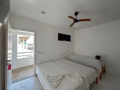 Kitnet - Ampla com 1 quartos  a 0,00 metros praia.