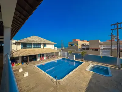 Kitnet - Ampla com 1 quartos  a 0,00 metros praia.