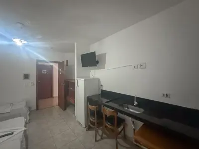 Kitnet - Ampla com 1 quartos  a 0,00 metros praia.