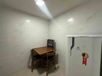 Kitnet - Ampla com 1 quartos  a 0,00 metros praia.