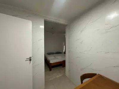 Kitnet - Ampla com 1 quartos  a 0,00 metros praia.