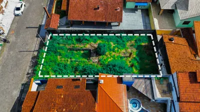 Terreno - Plano com  quartos  a 700,00 metros praia.