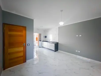 Casa - Térrea com 2 quartos (sendo 1 suite(s)) a 2,70 metros praia.