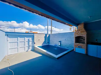 Casa - Térrea com 2 quartos (sendo 1 suite(s)) a 2,70 metros praia.