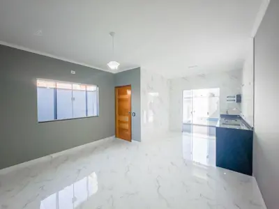 Casa - Térrea com 2 quartos (sendo 1 suite(s)) a 2,70 metros praia.