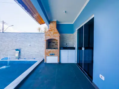 Casa - Térrea com 2 quartos (sendo 1 suite(s)) a 2,70 metros praia.