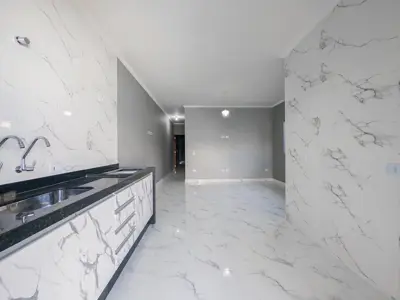 Casa - Térrea com 2 quartos (sendo 1 suite(s)) a 2,70 metros praia.