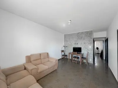 Apartamento - Alto com 3 quartos (sendo 0 suite(s)) a 0,00 metros praia.