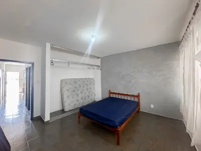 Apartamento - Alto com 3 quartos (sendo 0 suite(s)) a 0,00 metros praia.