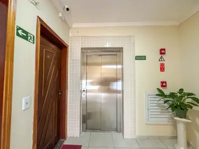 Apartamento - Amplo com 2 quartos (sendo 1 suite(s)) a 0,00 metros praia.