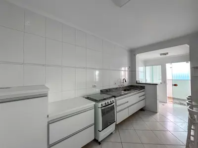 Apartamento - Amplo com 2 quartos (sendo 1 suite(s)) a 0,00 metros praia.