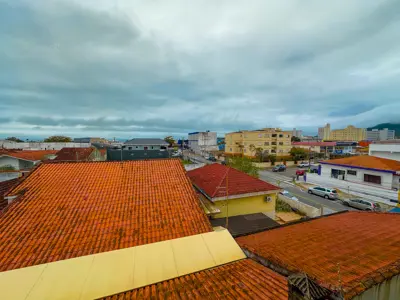 Apartamento - Amplo com 2 quartos (sendo 1 suite(s)) a 0,00 metros praia.