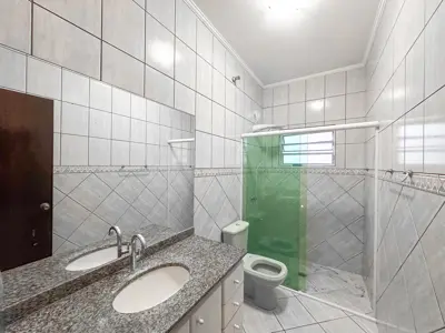 Apartamento - Alto com 3 quartos (sendo 1 suite(s)) a 300,00 metros praia.