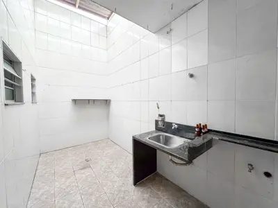 Apartamento - Alto com 3 quartos (sendo 1 suite(s)) a 300,00 metros praia.