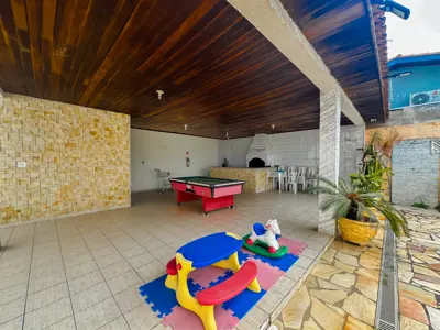 Apartamento - Alto com 3 quartos (sendo 1 suite(s)) a 300,00 metros praia.