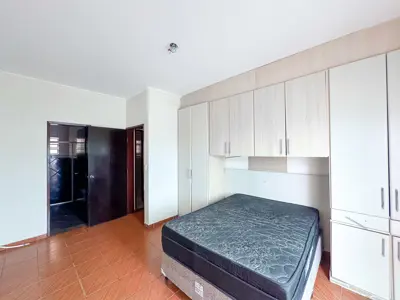 Apartamento - Alto com 3 quartos (sendo 1 suite(s)) a 300,00 metros praia.