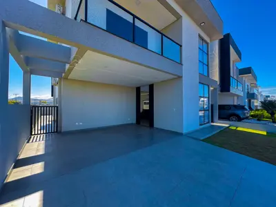 Casa - Sobrado Novo com 4 quartos (sendo 4 suite(s)) a 1500,00 metros praia.