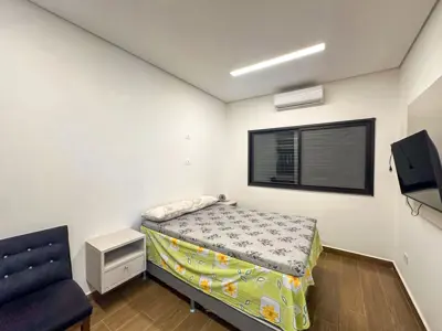 Casa - Sobrado Novo com 4 quartos (sendo 4 suite(s)) a 1500,00 metros praia.