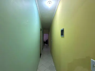 Casa - Térrea com 2 quartos (sendo 1 suite(s)) a 2500,00 metros praia.