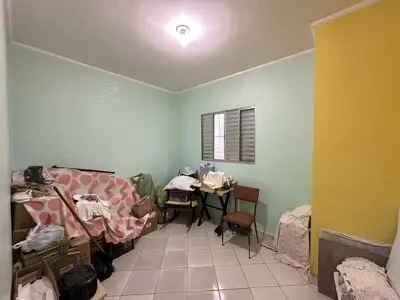 Casa - Térrea com 2 quartos (sendo 1 suite(s)) a 2500,00 metros praia.