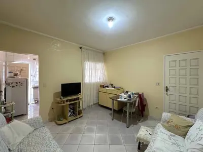 Casa - Térrea com 2 quartos (sendo 1 suite(s)) a 2500,00 metros praia.