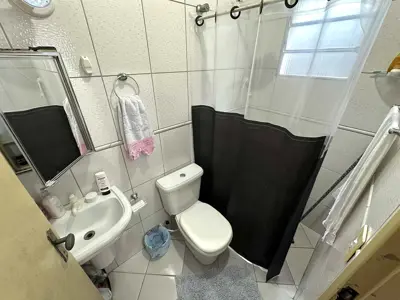 Casa - Térrea com 2 quartos (sendo 1 suite(s)) a 2500,00 metros praia.