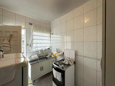 Casa - Térrea com 2 quartos (sendo 1 suite(s)) a 2500,00 metros praia.