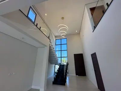 Casa - Sobrado com 4 quartos (sendo 4 suite(s)) a 1500,00 metros praia.