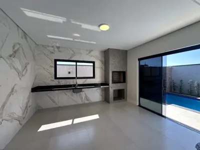 Casa - Sobrado com 4 quartos (sendo 4 suite(s)) a 1500,00 metros praia.