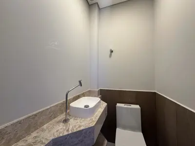 Casa - Sobrado com 4 quartos (sendo 4 suite(s)) a 1500,00 metros praia.