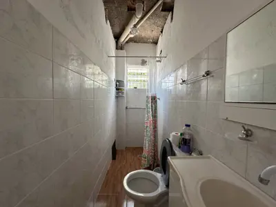 Casa - Sobrado com 3 quartos (sendo 1 suite(s)) a 2000,00 metros praia.