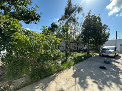 Casa - Sobrado com 3 quartos (sendo 1 suite(s)) a 2000,00 metros praia.