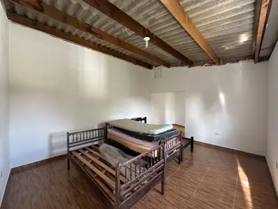 Casa - Sobrado com 3 quartos (sendo 1 suite(s)) a 2000,00 metros praia.