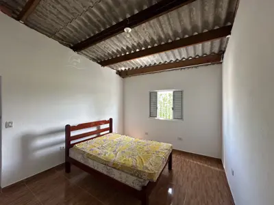 Casa - Sobrado com 3 quartos (sendo 1 suite(s)) a 2000,00 metros praia.