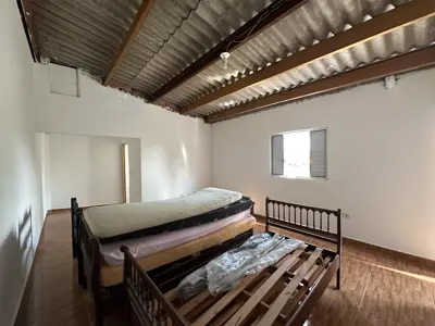 Casa - Sobrado com 3 quartos (sendo 1 suite(s)) a 2000,00 metros praia.