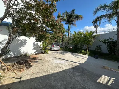 Casa - Sobrado com 3 quartos (sendo 1 suite(s)) a 2000,00 metros praia.