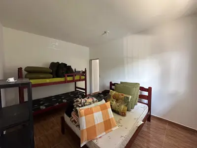 Casa - Sobrado com 3 quartos (sendo 1 suite(s)) a 2000,00 metros praia.